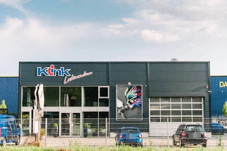 Vorderansicht des Werkstattgebäudes von Klink in Singen mit Firmenschild